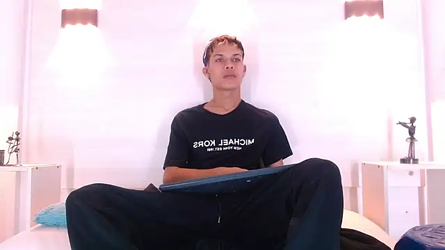 Levis Montes online show from January 2025 02:13:01 PM