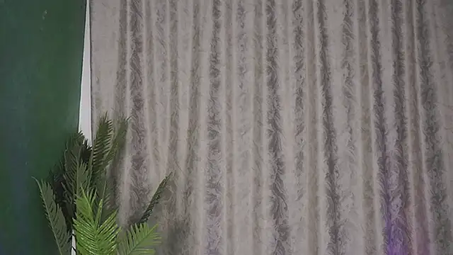 FoxieJullia online show from February 2025 07:37:02 AM