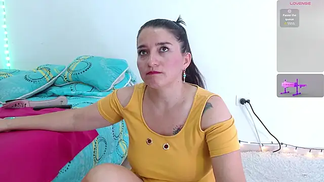 Emelyross  online show from March 2026 04:43:01 PM