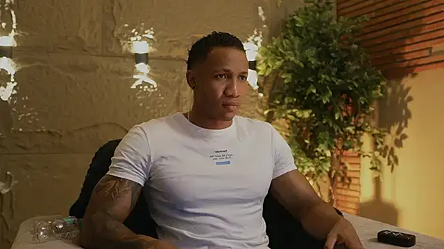 Logan Varela online show from November 2025 12:16:02 AM