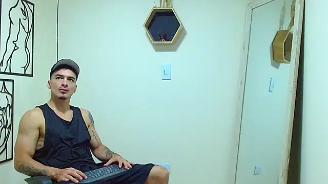 Snapshot of Big_ValentinHunk chatting on December 2025 04:58:02 PM Big ValentinHunk online show from December 2025 04:58:02 PM