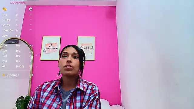 Snapshot of yourcuteneighbourr chatting on January 2025 06:33:01 AM yourcuteneighbourr online show from January 2025 06:33:01 AM