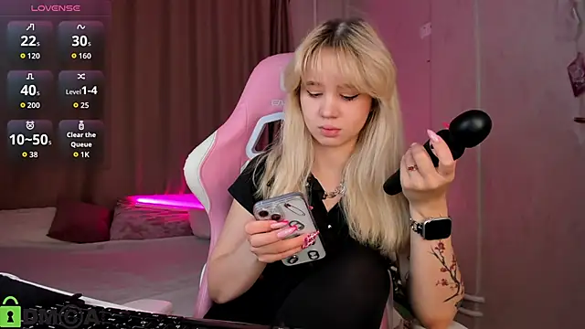 Valerie Woods online show from November 2025 01:05:02 AM