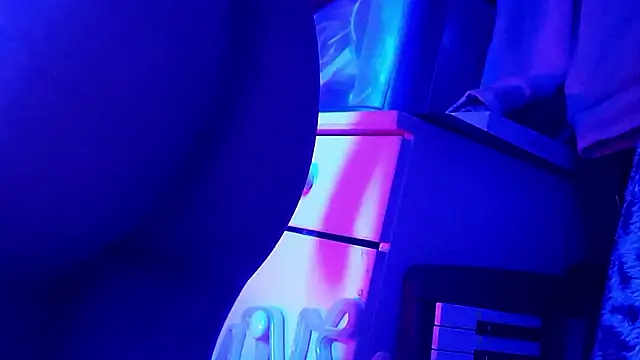 gurlnips online show from October 2025 09:21:02 AM