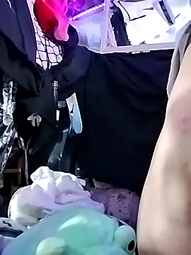 gurlnips online show from April 2026 10:36:01 PM