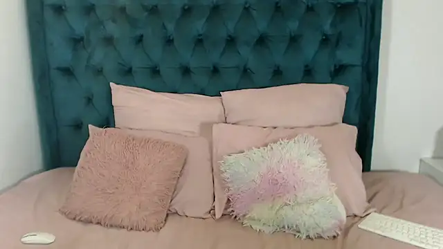 1Blackertheberry1 online show from December 2024 02:21:02 AM