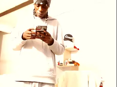 phillip-hot online show from February 2025 02:18:01 AM