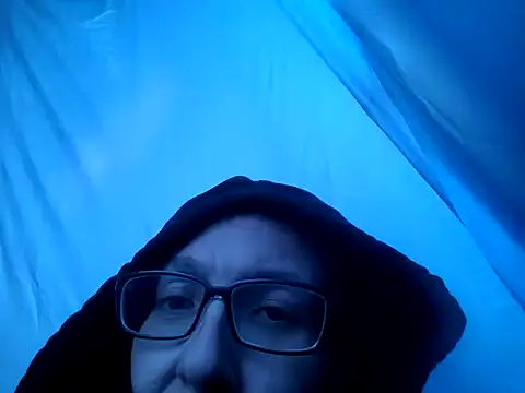 ILUV2TUCHMYKITTY online show from November 2025 06:45:01 PM