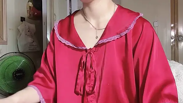 Snapshot of LinhChi_9x chatting on April 2026 01:04:01 AM LinhChi 9x online show from April 2026 01:04:01 AM