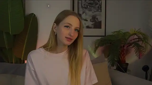 Snapshot of MickeyMyers chatting on December 2024 05:41:02 PM MickeyMyers online show from December 2024 05:41:02 PM