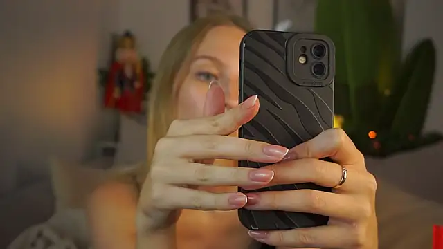 Snapshot of MickeyMyers chatting on January 2025 11:47:02 AM MickeyMyers online show from January 2025 11:47:02 AM