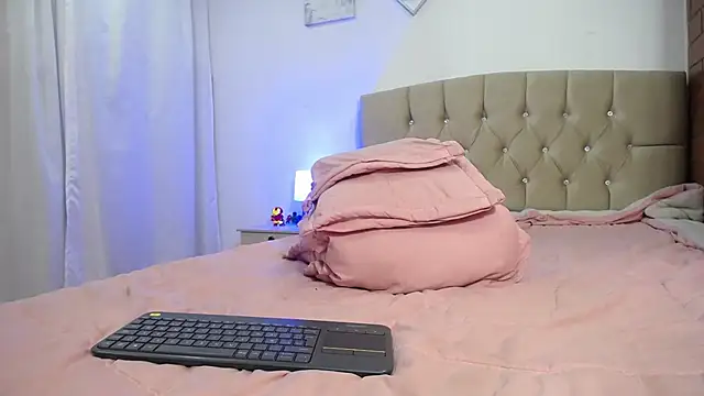 zoe alanaa online show from February 2025 02:06:02 AM