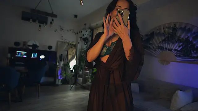 Snapshot of Leona_Mell chatting on March 2026 04:07:02 AM Leona Mell online show from March 2026 04:07:02 AM