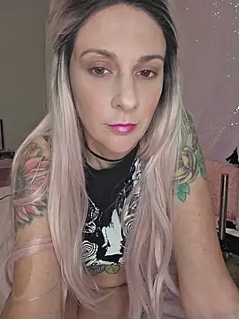 Snapshot of MissyRoulette chatting on May 2026 07:44:01 PM MissyRoulette online show from May 2026 07:44:01 PM