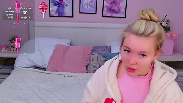 Snapshot of AliceMorr chatting on February 2025 09:00:02 AM AliceMorr online show from February 2025 09:00:02 AM