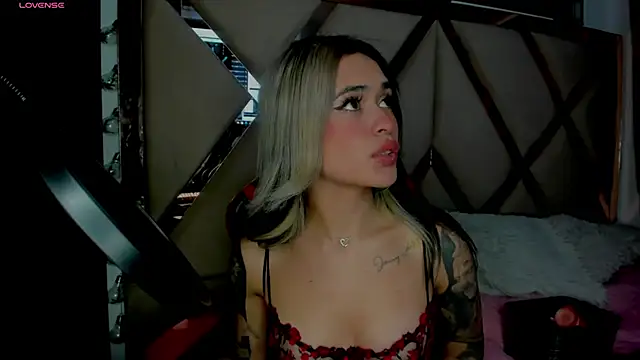 Snapshot of AliceMiller_2 chatting on January 2025 07:03:01 AM AliceMiller 2 online show from January 2025 07:03:01 AM