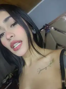 Snapshot of AliceMiller_2 chatting on November 2025 12:32:02 AM AliceMiller 2 online show from November 2025 12:32:02 AM