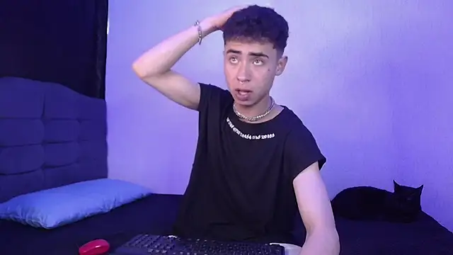 Snapshot of sexybat_twink chatting on February 2025 06:26:02 PM sexybat twink online show from February 2025 06:26:02 PM