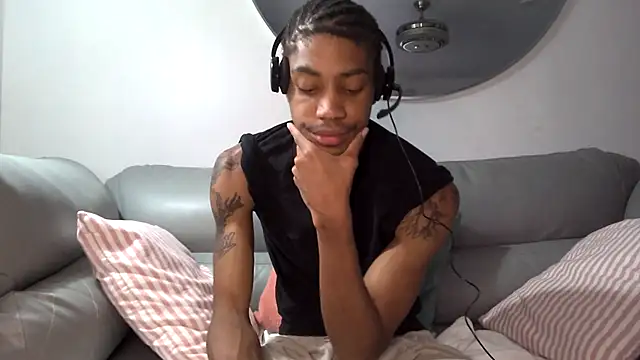 Snapshot of Skinnyblackman chatting on October 2025 10:18:01 PM Skinnyblackman online show from October 2025 10:18:01 PM