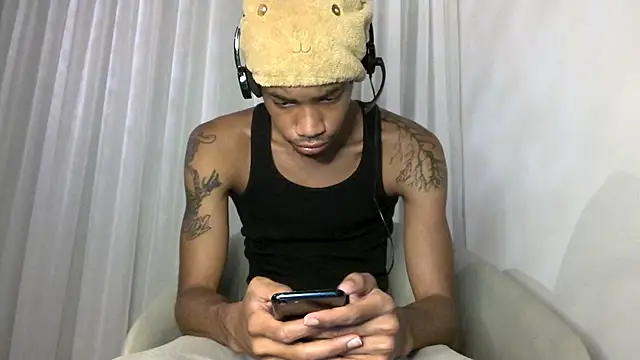 Snapshot of Skinnyblackman chatting on October 2025 01:30:01 AM Skinnyblackman online show from October 2025 01:30:01 AM