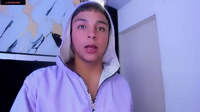 Snapshot of Seductivo_jr chatting on May 2026 05:35:01 AM Seductivo jr online show from May 2026 05:35:01 AM