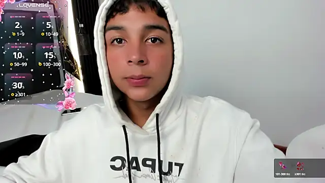 Snapshot of Seductivo_jr chatting on May 2026 06:11:02 AM Seductivo jr online show from May 2026 06:11:02 AM