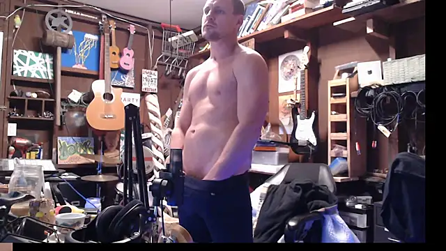 Snapshot of itsjameswebbscope chatting on December 2025 12:00:01 PM itsjameswebbscope online show from December 2025 12:00:01 PM