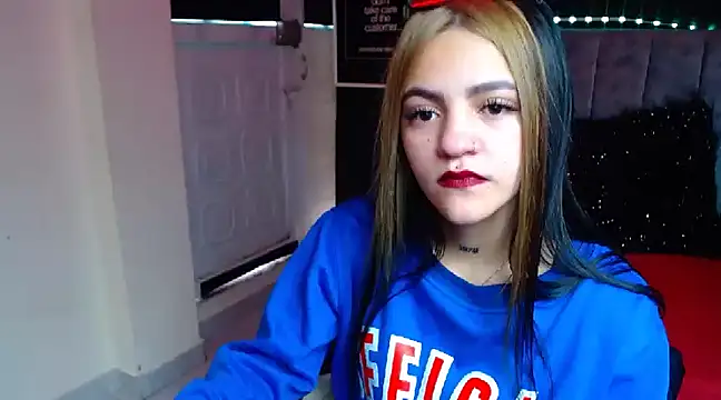 Snapshot of Violettasquirt chatting on January 2025 03:18:02 PM Violettasquirt online show from January 2025 03:18:02 PM