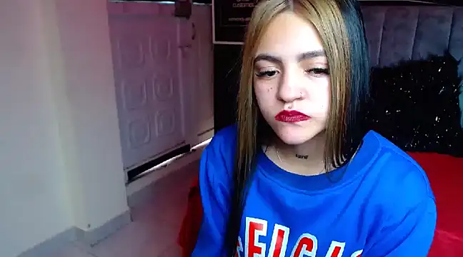 Snapshot of Violettasquirt chatting on January 2025 06:19:01 PM Violettasquirt online show from January 2025 06:19:01 PM