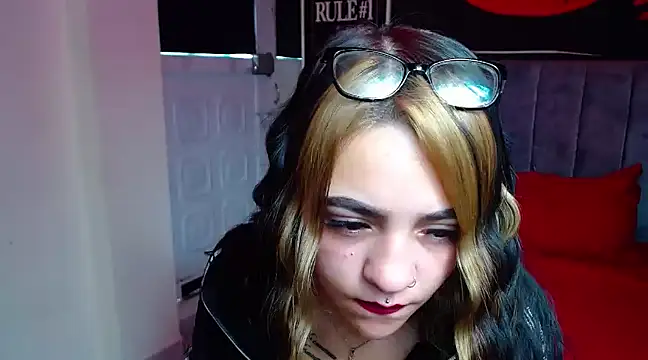 Snapshot of Violettasquirt chatting on January 2025 02:14:01 PM Violettasquirt online show from January 2025 02:14:01 PM
