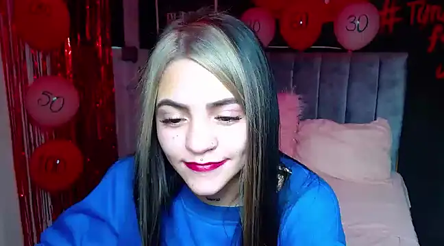 Snapshot of Violettasquirt chatting on February 2025 06:27:02 PM Violettasquirt online show from February 2025 06:27:02 PM