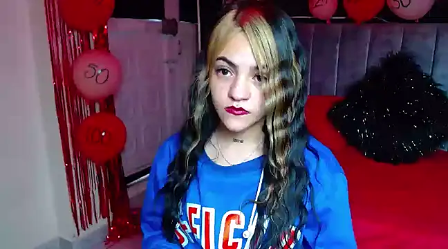 Snapshot of Violettasquirt chatting on February 2025 04:14:02 PM Violettasquirt online show from February 2025 04:14:02 PM