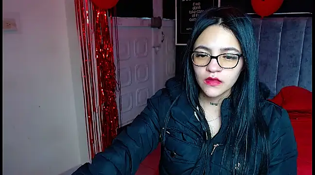 Snapshot of Violettasquirt chatting on February 2025 09:24:02 PM Violettasquirt online show from February 2025 09:24:02 PM