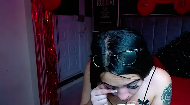 Snapshot of Violettasquirt chatting on February 2025 09:25:02 PM Violettasquirt online show from February 2025 09:25:02 PM
