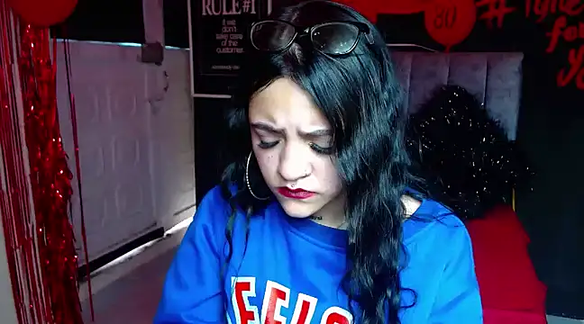 Snapshot of Violettasquirt chatting on February 2025 03:15:02 PM Violettasquirt online show from February 2025 03:15:02 PM