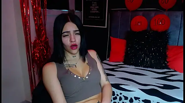 Snapshot of Violettasquirt chatting on March 2025 06:55:01 PM Violettasquirt online show from March 2025 06:55:01 PM