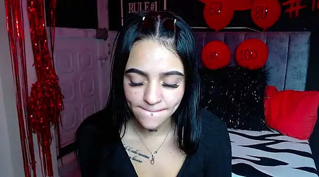 Snapshot of Violettasquirt chatting on March 2025 09:22:01 PM Violettasquirt online show from March 2025 09:22:01 PM