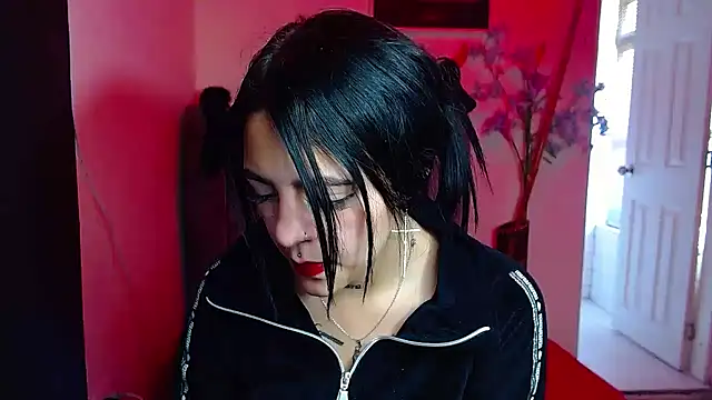 Snapshot of Violettasquirt chatting on September 2025 03:23:02 PM Violettasquirt online show from September 2025 03:23:02 PM