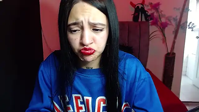 Snapshot of Violettasquirt chatting on September 2025 01:45:01 PM Violettasquirt online show from September 2025 01:45:01 PM