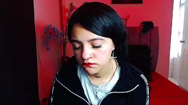 Snapshot of Violettasquirt chatting on September 2025 04:42:01 PM Violettasquirt online show from September 2025 04:42:01 PM