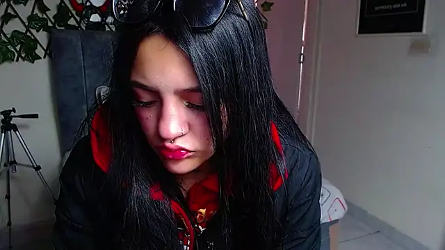 Snapshot of Violettasquirt chatting on June 2026 01:42:01 PM Violettasquirt online show from June 2026 01:42:01 PM
