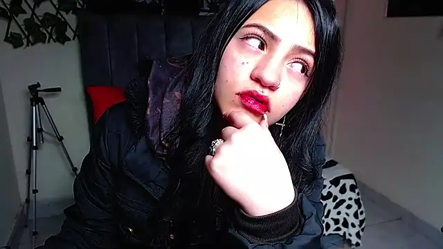 Snapshot of Violettasquirt chatting on June 2026 01:30:01 PM Violettasquirt online show from June 2026 01:30:01 PM