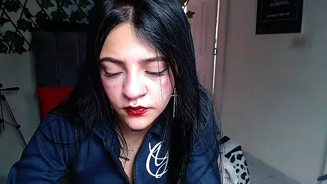 Snapshot of Violettasquirt chatting on June 2026 01:32:01 PM Violettasquirt online show from June 2026 01:32:01 PM