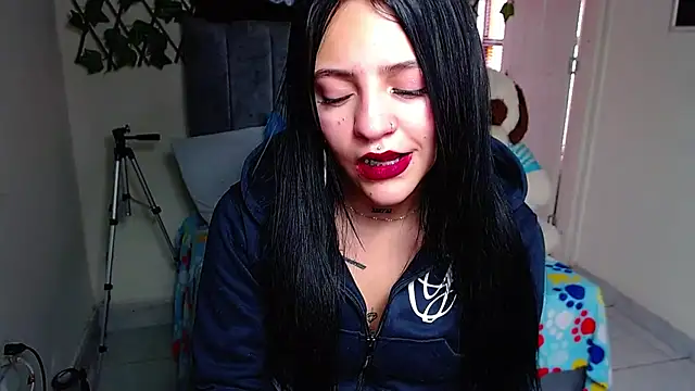 Snapshot of Violettasquirt chatting on July 2026 01:48:02 PM Violettasquirt online show from July 2026 01:48:02 PM