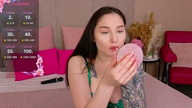 RoxiLester online show from September 2025 05:06:02 AM