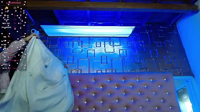 Molly gomez  online show from February 2025 07:49:01 PM