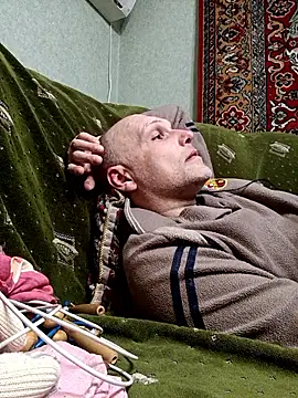 Pineapple04 online show from April 2026 06:01:01 PM