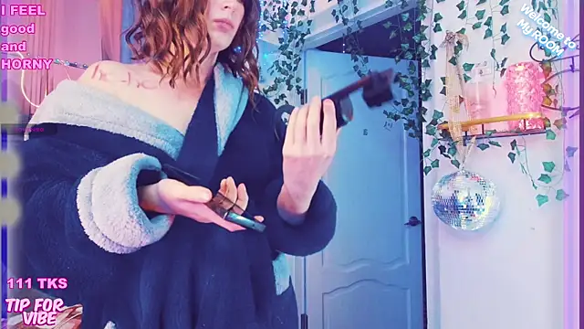 Snapshot of Toxic_Ellies chatting on December 2024 06:15:02 PM Toxic Ellies online show from December 2024 06:15:02 PM