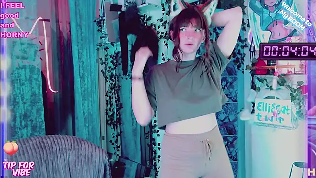 Snapshot of Toxic_Ellies chatting on February 2025 05:37:01 PM Toxic Ellies online show from February 2025 05:37:01 PM