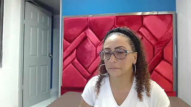 EvaMills1 online show from February 2025 07:45:02 PM